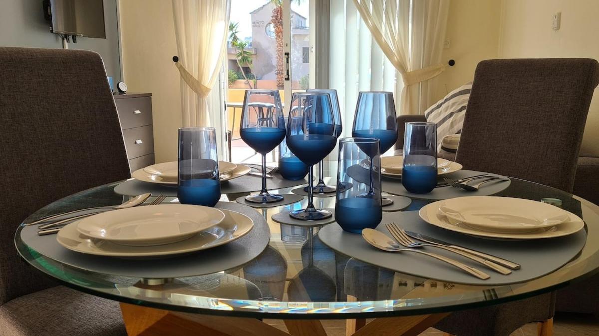 Sun Island Apartments Paphos Bagian luar foto