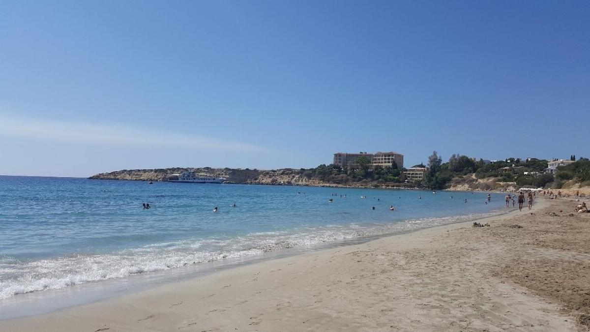 Sun Island Apartments Paphos Bagian luar foto
