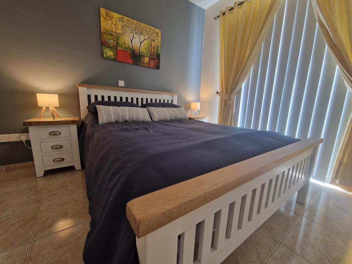 Sun Island Apartments Paphos Bagian luar foto
