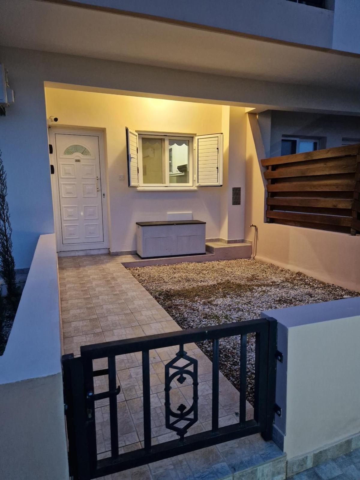 Sun Island Apartments Paphos Bagian luar foto