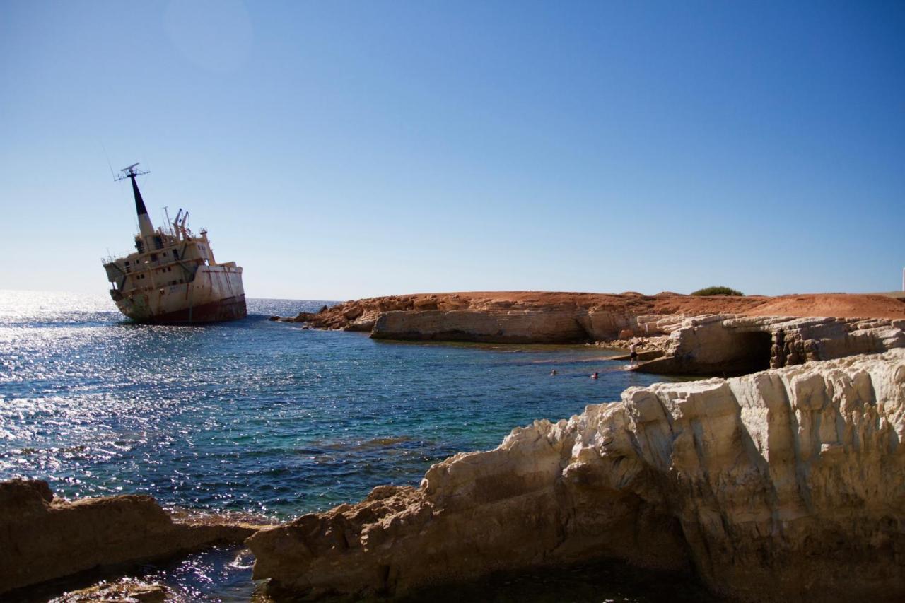 Sun Island Apartments Paphos Bagian luar foto