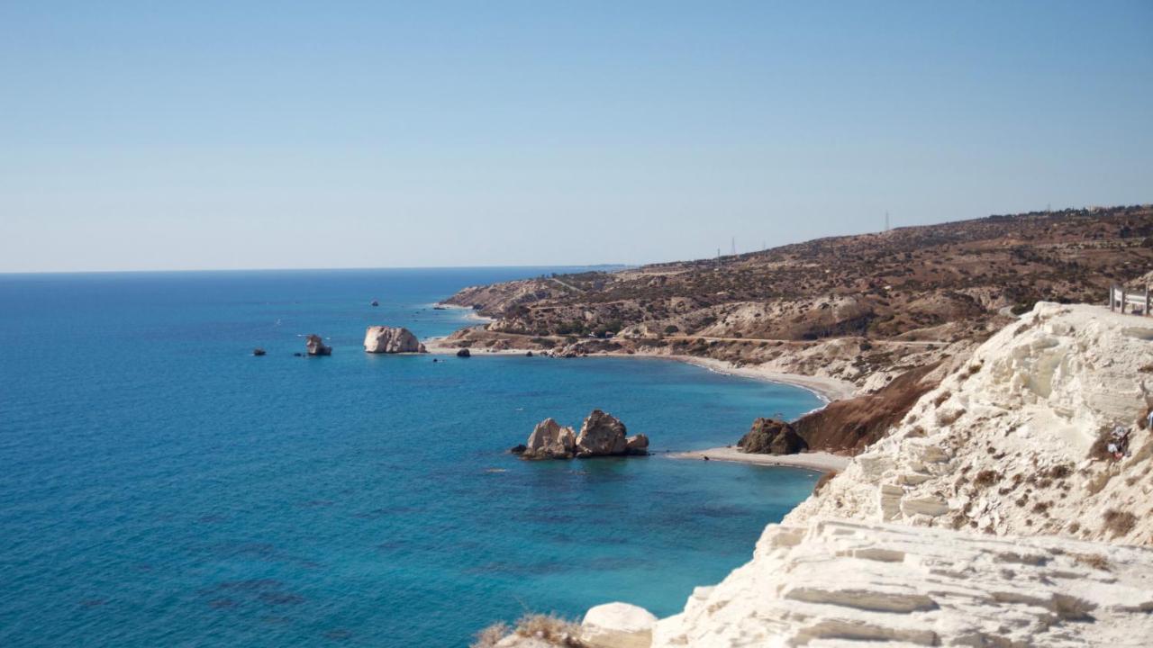Sun Island Apartments Paphos Bagian luar foto